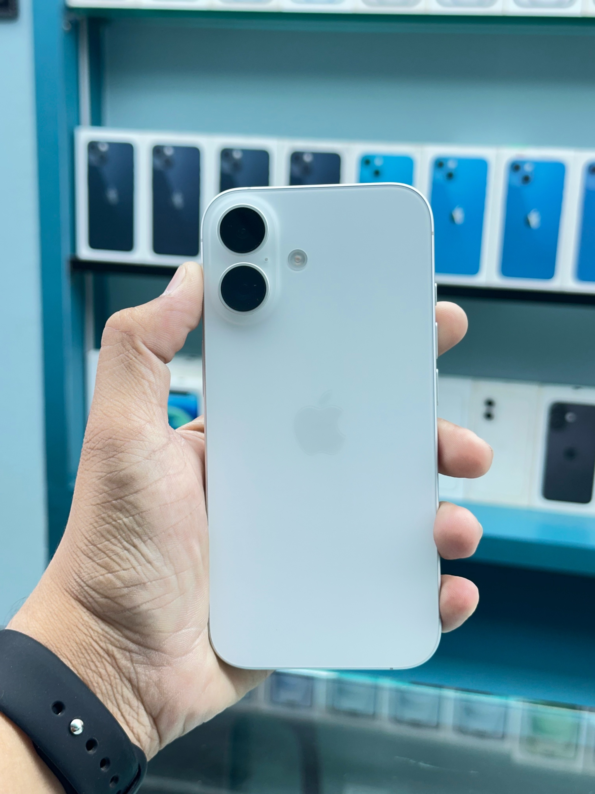 Apple iPhone 16