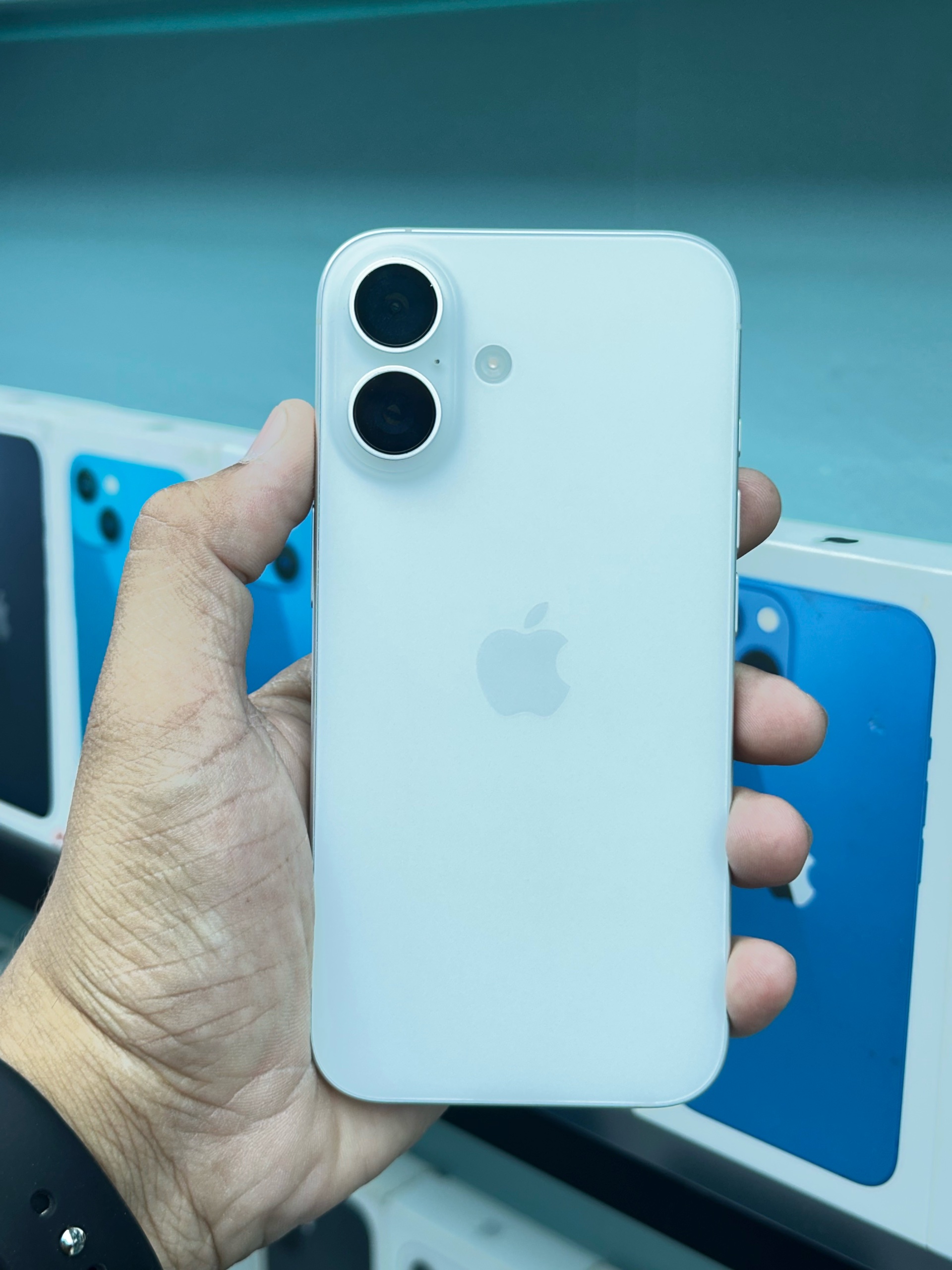 Apple iPhone 16